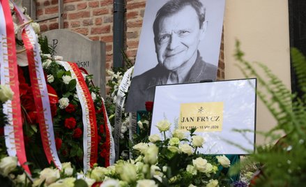 Tłumy pożegnały Jana Frycza na warszawskim Cmentarzu Powązkowskim