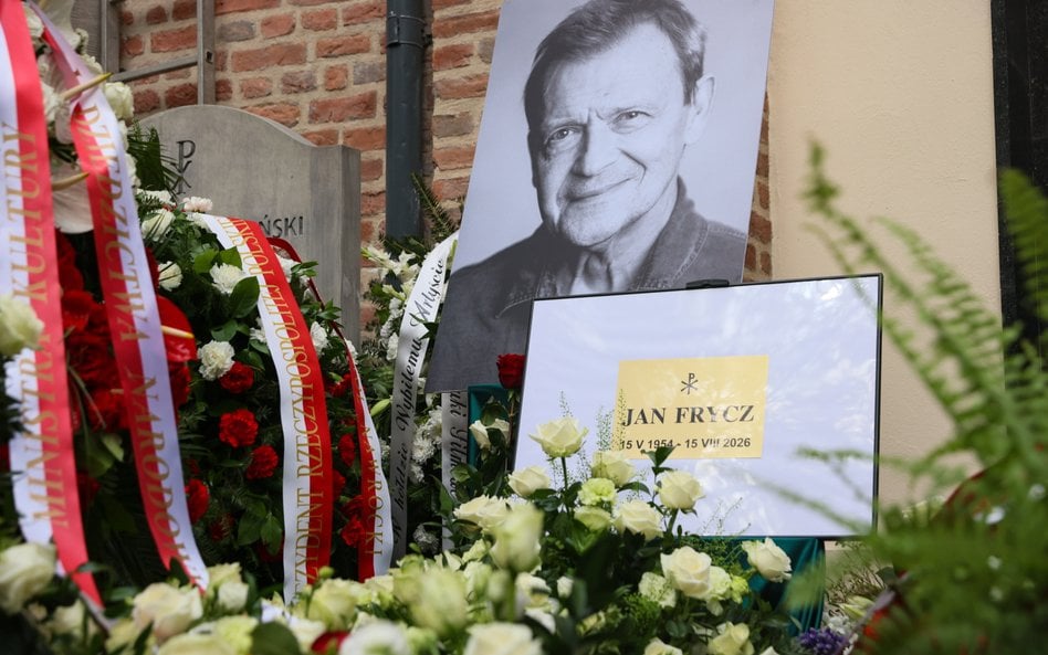 Tłumy pożegnały Jana Frycza na warszawskim Cmentarzu Powązkowskim