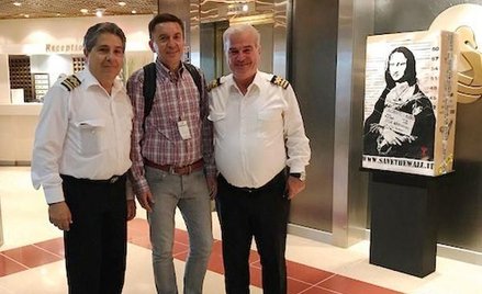 Od lewej: starszy oficer Petros Poulakis, Piotr Henicz, kapitan Ioannis Papangelis