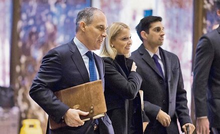 Scott Pruitt (pierwszy z lewej) zgadza się z Donaldem Trumpem: ocieplenie klimatu to mistyfikacja.