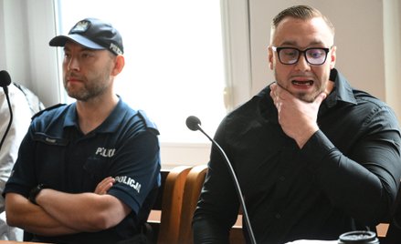 Oskarżony ws. wypadku na Trasie Łazienkowskiej Łukasz Żak (P) na sali rozpraw Sądu Rejonowego dla Wa