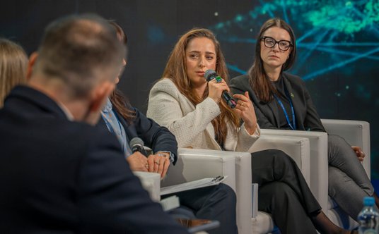 Od lewej: Justyna Przybył, Head of Sustainability & ESG, Grupa Agora, Marta Ślubowska, Dyrektorka Za
