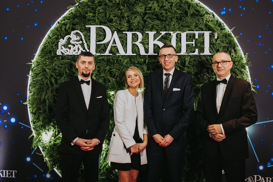 W środku: Jarosław Dominiak, prezes Stowarzyszenia Inwestorów Indywidualnych