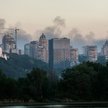 Dym unosi się nad panoramą miasta po rosyjskich atakach na Kijów w Ukrainie.