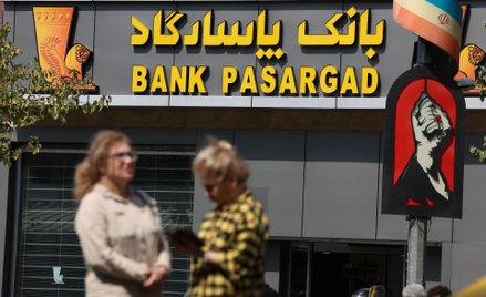 Departament Skarbu USA grozi sankcjami bez ostrzeżenia instytucjom finansowym, które nadal robią int