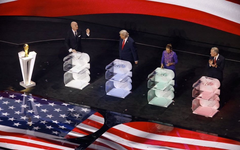 Szef FIFA Gianni Infantino oraz prezydent USA Donald Trump, prezydent Meksyku Claudia Sheinbaum i pr