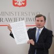 Minister sprawiedliwości Zbigniew Ziobro podczas konferencji prasowej "Stop szantażowi Unii Europejs