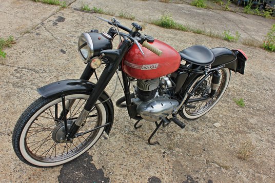 Mi Val 125 GT to włoski motocykl sportowy, który zapewnia wielką frajdę z jazdy.