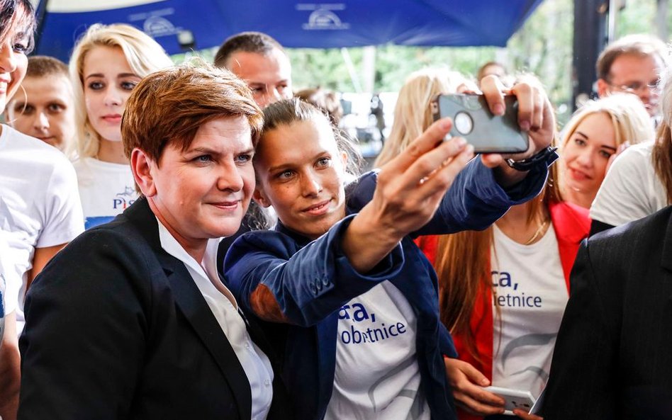 Skatepark na Rozbrat. Spotkanie Beaty Szydło z wolontariuszami wspierającymi PiS w parlamentarnej ka