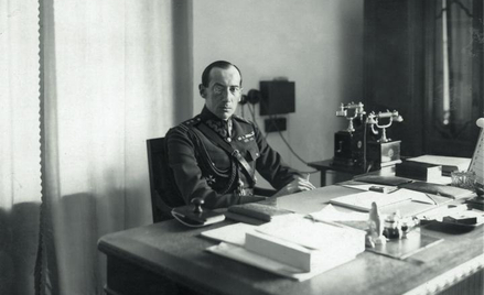 Józef Beck w gabinecie jako szef polskiej dyplomacji