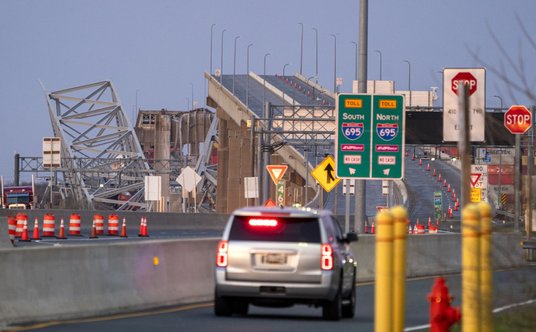 Po katastrofie w Baltimore na dnie wykryto samochody