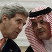 Sekretarz stanu USA John Kerry i minister spraw zagranicznych Arabii Saudyjskiej książę Saud al-Fais