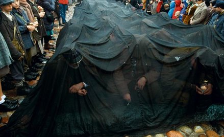 Ulicami Warszawy 15 kwietnia przeszedł V Katyński Marsz Cieni. Członkowie grup rekonstrukcyjnych i m