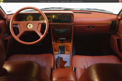 Ten egzemplarz to coupé sprowadzone z Kanady. Ma za sobą dokładną renowację. Skóry w środku mają kol