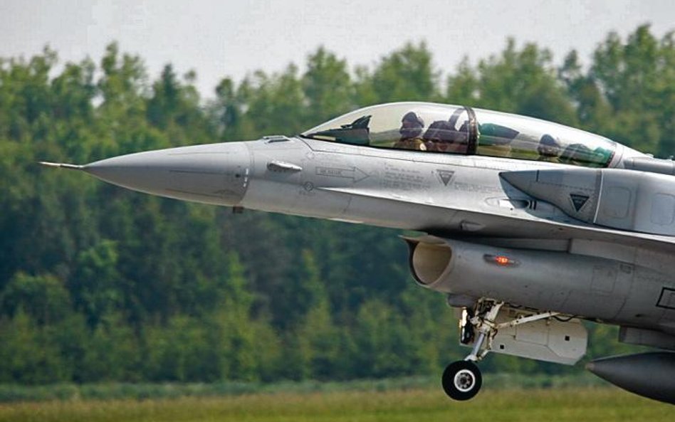 Polska armia ma 48 samolotów F-16. Większość z nich stacjonuje w bazie w Krzesinach pod Poznaniem