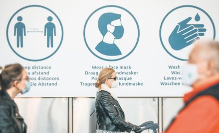 Niektóre kraje przywracają już pasażerski ruch lotniczy. Na lotniskach obowiązują jednak zaostrzone 