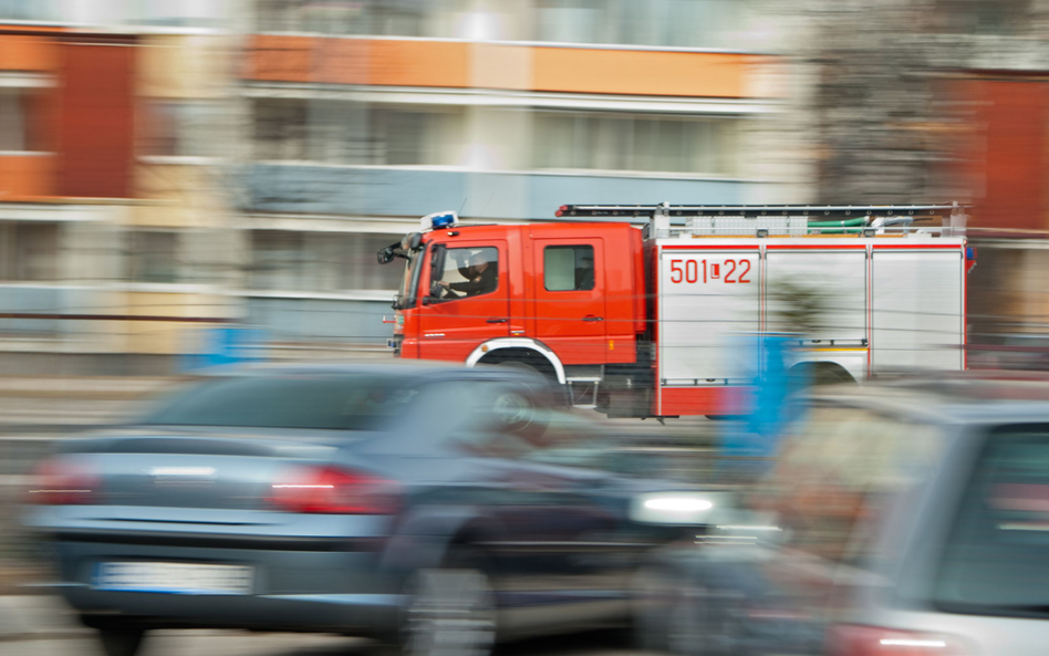 Duży pożar bazy samochodowej w Kwidzynie