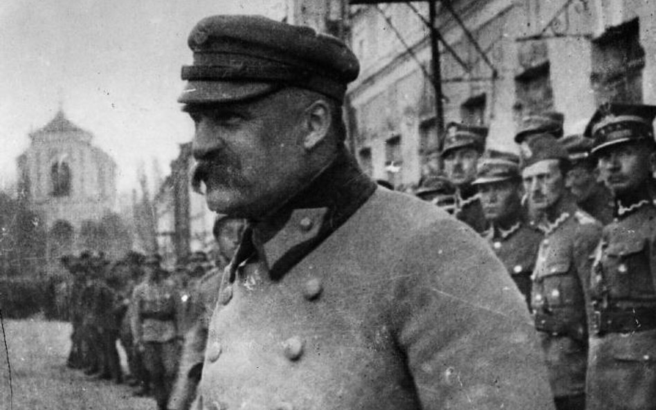 Józef Piłsudski chciał uniknąć błędów z powstania styczniowego, dlatego próbował „zaprząc do kieratu