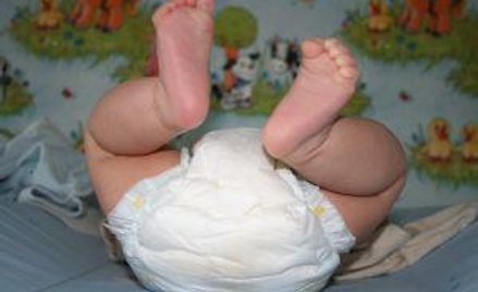 Co do zasady po narodzinach dzieckiem zajmuje się matka