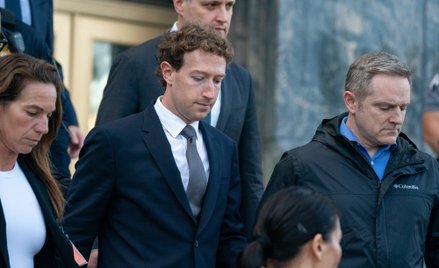 Mark Zuckerberg, dyrektor generalny Meta Platforms Inc., opuszcza Sąd Najwyższy w Los Angeles w Kali