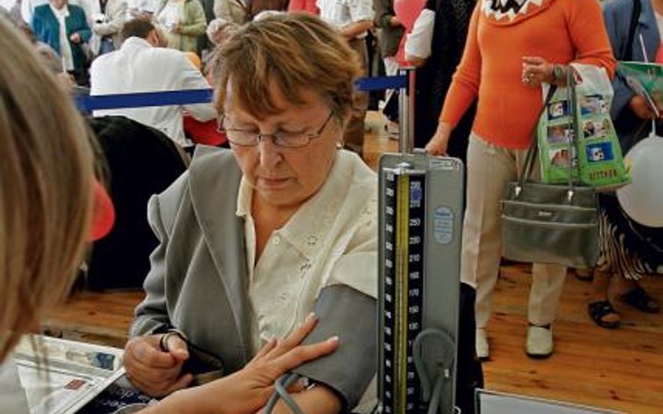Ciśnienie najlepiej mierzyć sobie o tej samej porze dnia. W nocy jest zwykle niższe (fot. Archiwum P
