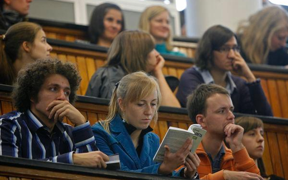 Do 85 zł zapłacą kandydaci na większość kierunków studiów