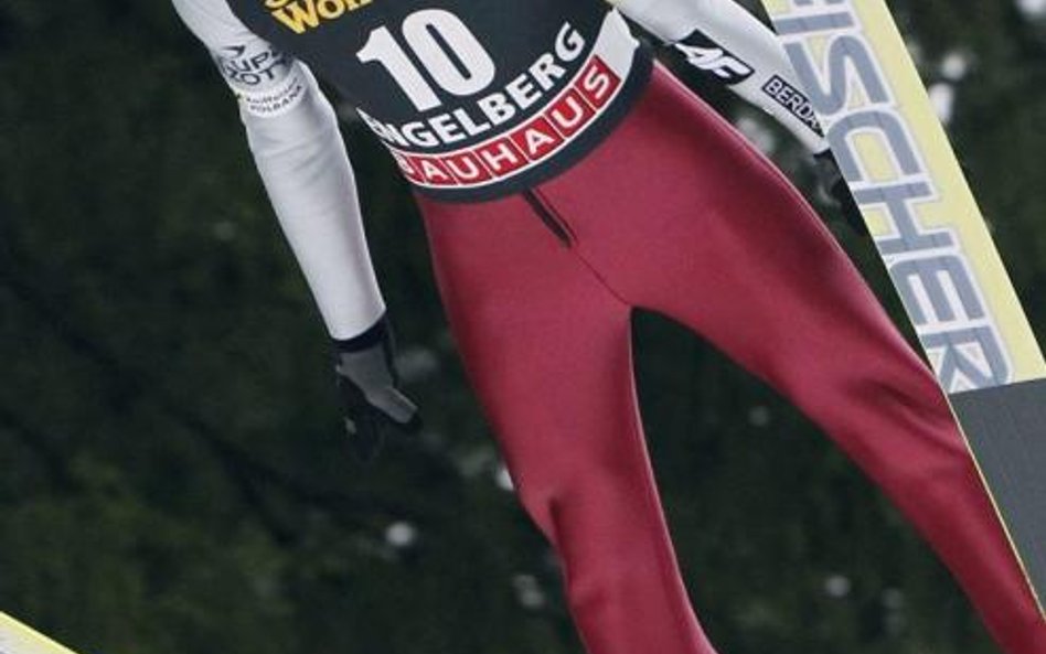 Kamil Stoch w sobotę był drugi, wczoraj 14. W pięciu pierwszych konkursach sezonu zdobył jeden punkt
