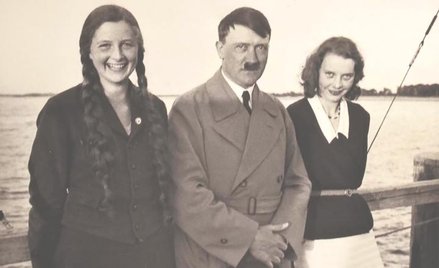 Adolf Hitler ze swoimi siostrzenicami – Geli (z lewej) i Elfriede Raubal