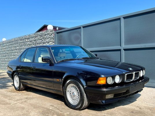 Sprowadzone z Niemiec BMW 730i V8 to limuzyna o sportowych możliwościach.