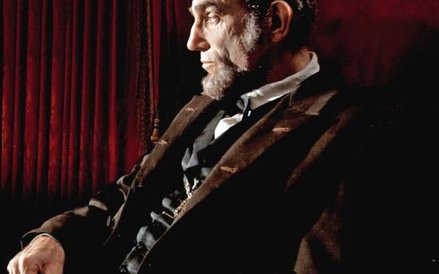 Daniel Day-Lewis znakomicie przeistoczył się w Abrahama Lincolna