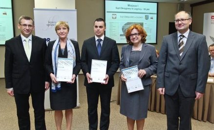 Od lewej: Krzysztof Kwiatkowski, minister sprawiedliwości, Danuta Jezierska, prezes Sądu Okręgowego 