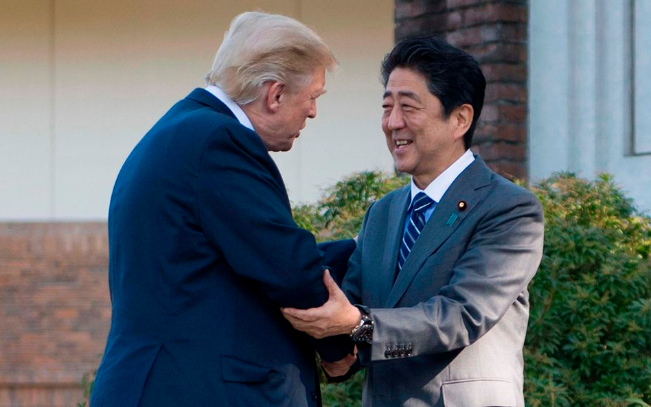 Donald Trump z premierem Japonii Shinzo Abe.