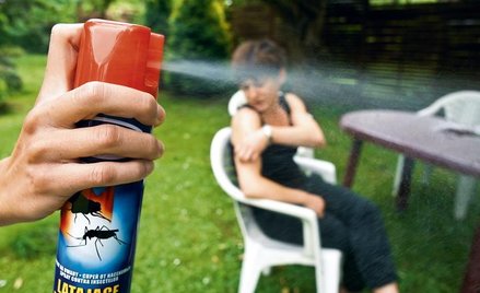 Przed owadami można się chronić używając tzw. repelentów