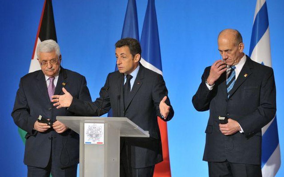 Od lewej: Mahmud Abbas, Nicolas Sarkozy, Ehud Olmert