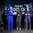 Anna Wójcicka, prezes Warsaw Genomics, odbiera Nagrodę Novitatis 2019 z rąk Bartosza Sokolińskiego z