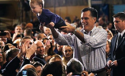 Mitt Romney nadal uważany jest za najpoważniejszego kandydata republikanów i zabiega o poparcie na w
