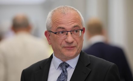 prof. Sławomir Patyra przed salą plenarną Sejmu