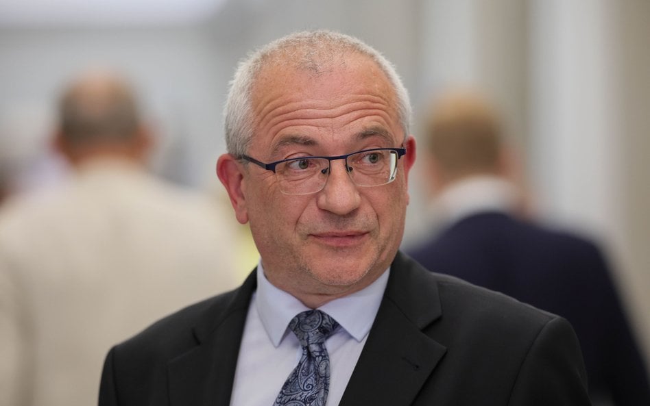 prof. Sławomir Patyra przed salą plenarną Sejmu