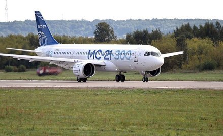 Awaryjne lądowanie testowanego MC-21-300 na lotnisku w Moskwie