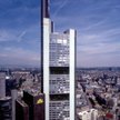 Siedziba Commerzbanku we Frankfurcie. BRE Bank dostał już nowe wskazówki finansowania przedsiębiorst