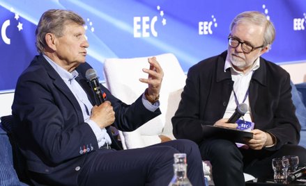 Leszek Balcerowicz udziela wywiadu w czasie EKG