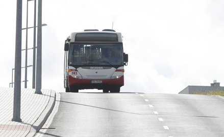 Zakładowy autobus podwozi bez podatku