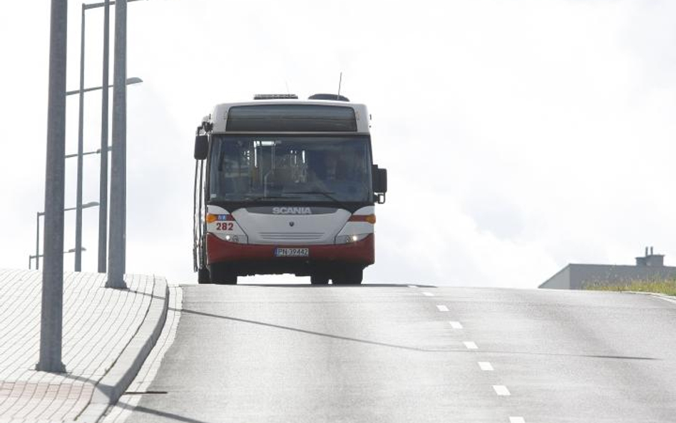 Zakładowy autobus podwozi bez podatku