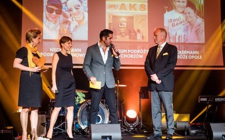 Jedna z prezentacji Neckermanna dla agentów turystycznych. Piątek ze współpracownikami: Joanną Cetli