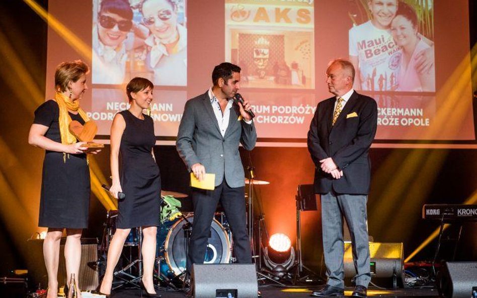 Jedna z prezentacji Neckermanna dla agentów turystycznych. Piątek ze współpracownikami: Joanną Cetli