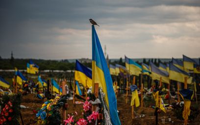 Ukraińskie flagi na cmentarzu w Charkowie