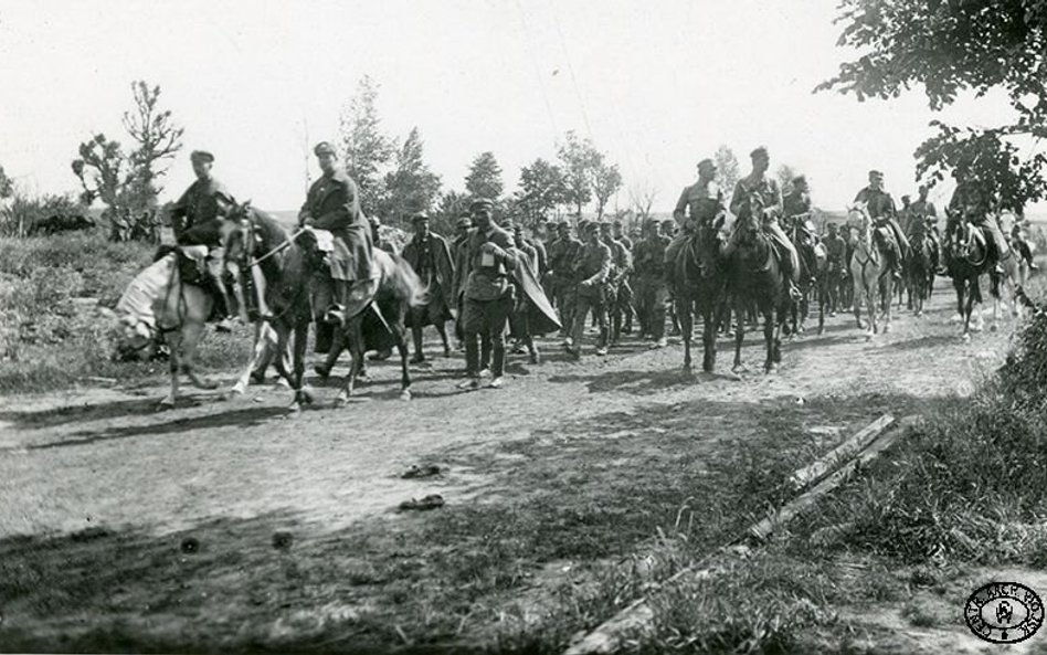 I Brygada wkracza do Czeremoszna po bitwie pod Kostiuchnówką - z prawej J.Piłsudski i K.Sosnkowski. 