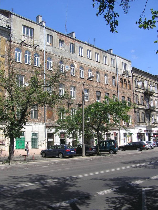 W latach 90. XX wieku kamienica przy Wielńskiej 11 byłą wciąż zamieszkana