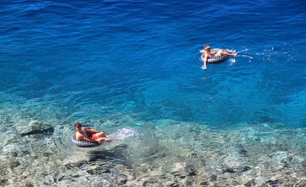 Zielony kolor zdominował mapę z cenami wakacji. To oznacza jedno – obniżki