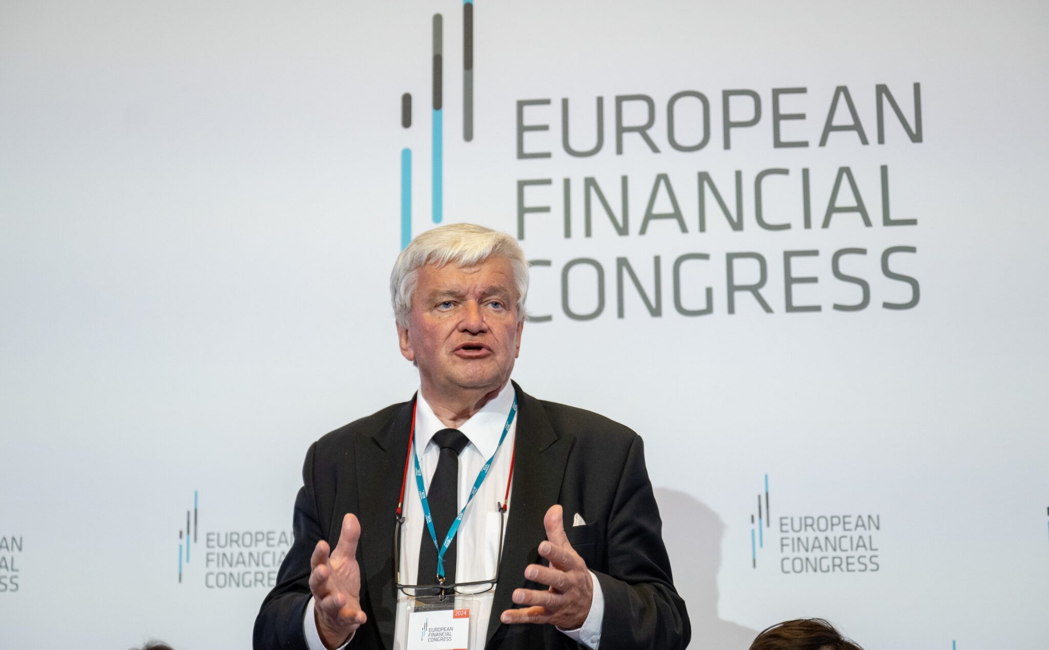 Pokażemy wzorcową umowę między bankami a kredytobiorcami